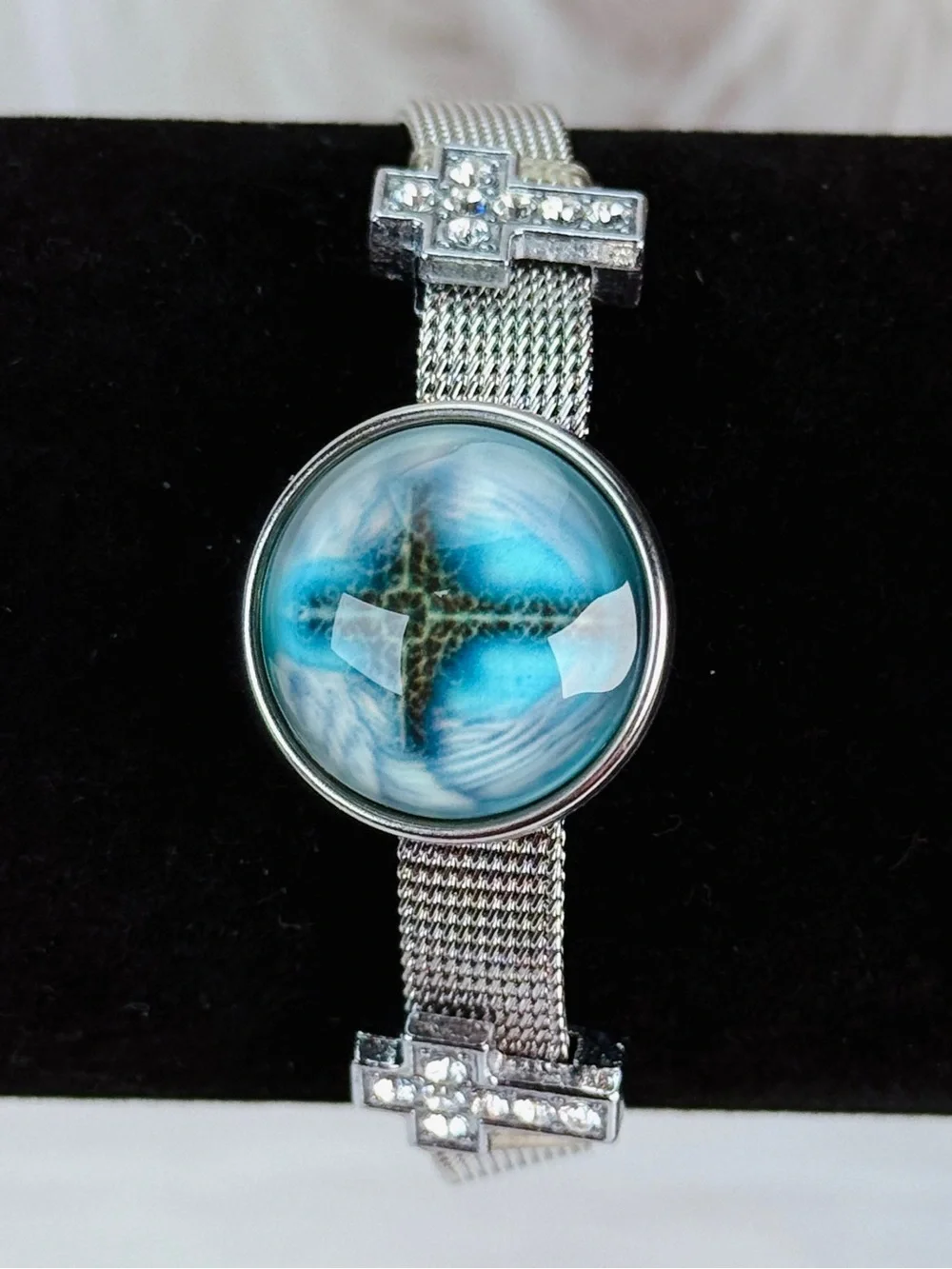 Silvertone Mesh Snap Bracelet with Blue Cross Design